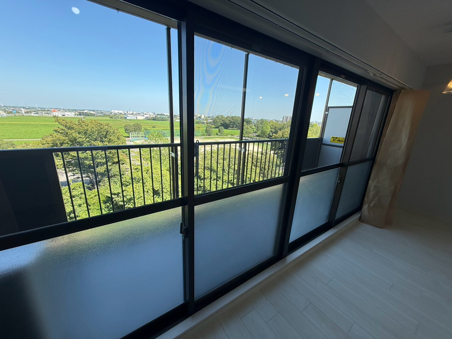 内装フルリノベーション 景色にも合う綺麗な内装になりました。